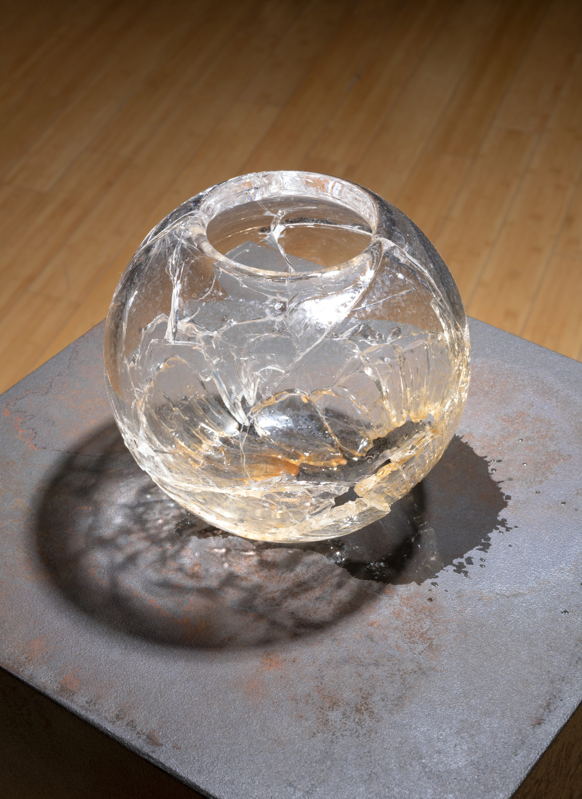 Kazuki Takizawa, Breaking the Silence, 2020. Blown glass, water. 40" x 12" x 12". Courtesy of the artist.