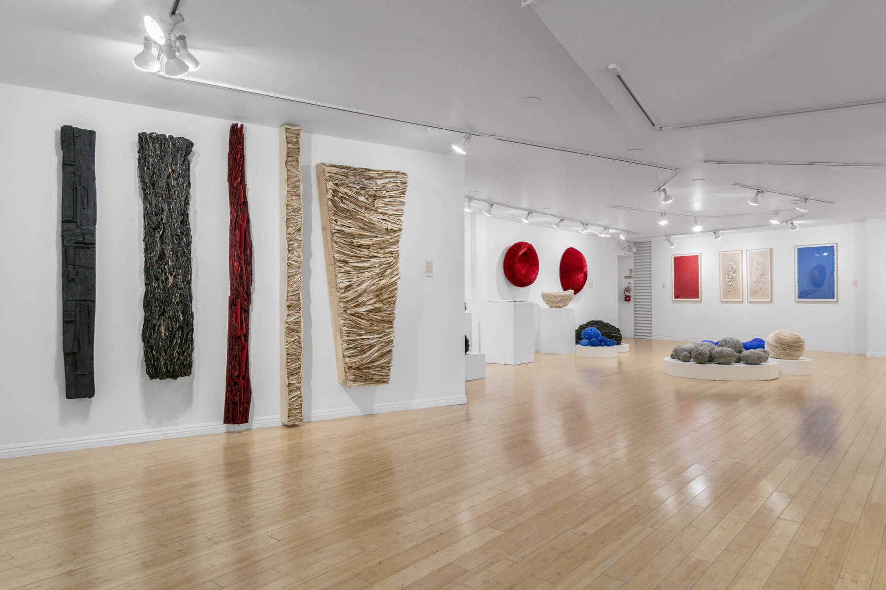 Finding The Center: Works by Echiko Ohira, installation view, 2019.