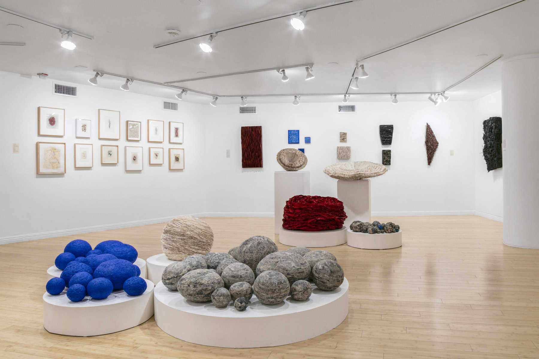 Finding The Center: Works by Echiko Ohira, installation view, 2019.