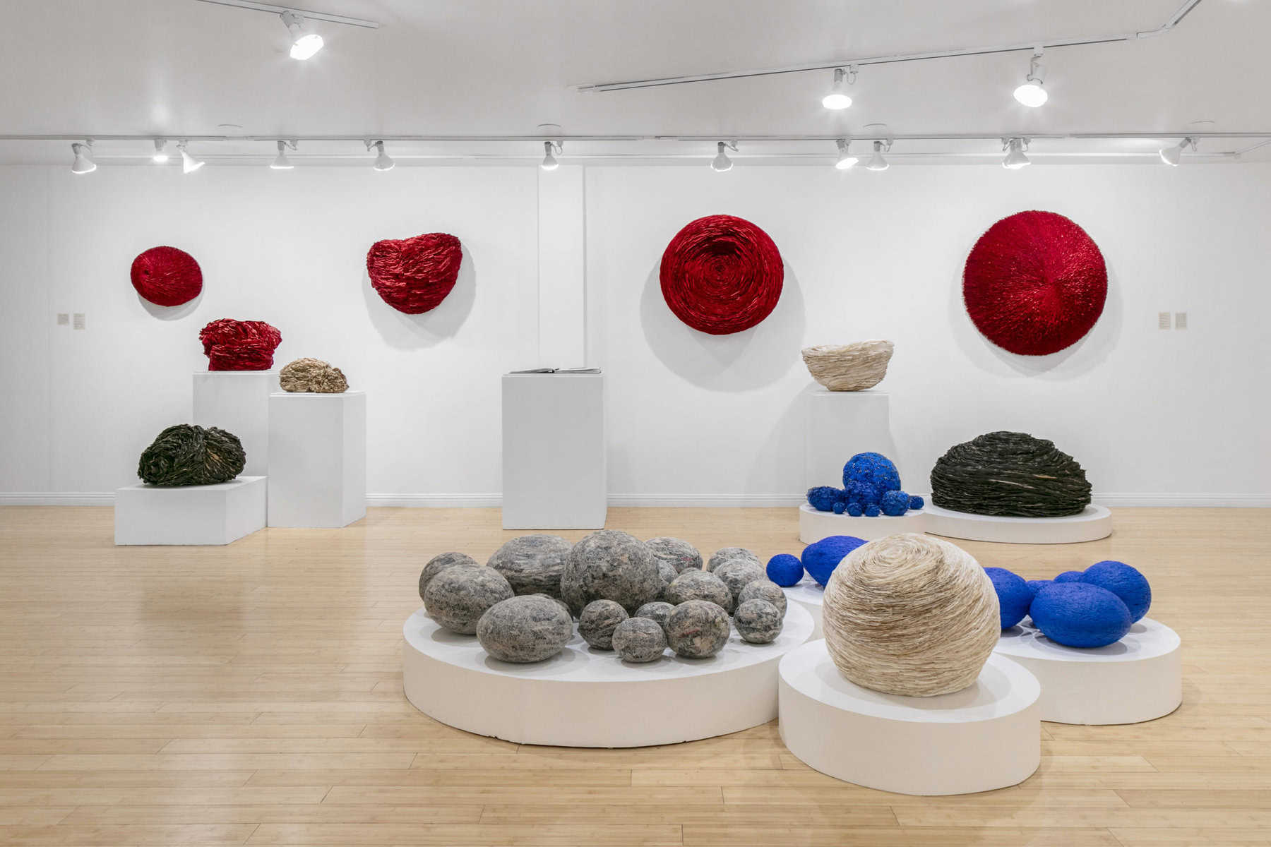 Finding The Center: Works by Echiko Ohira, installation view, 2019.