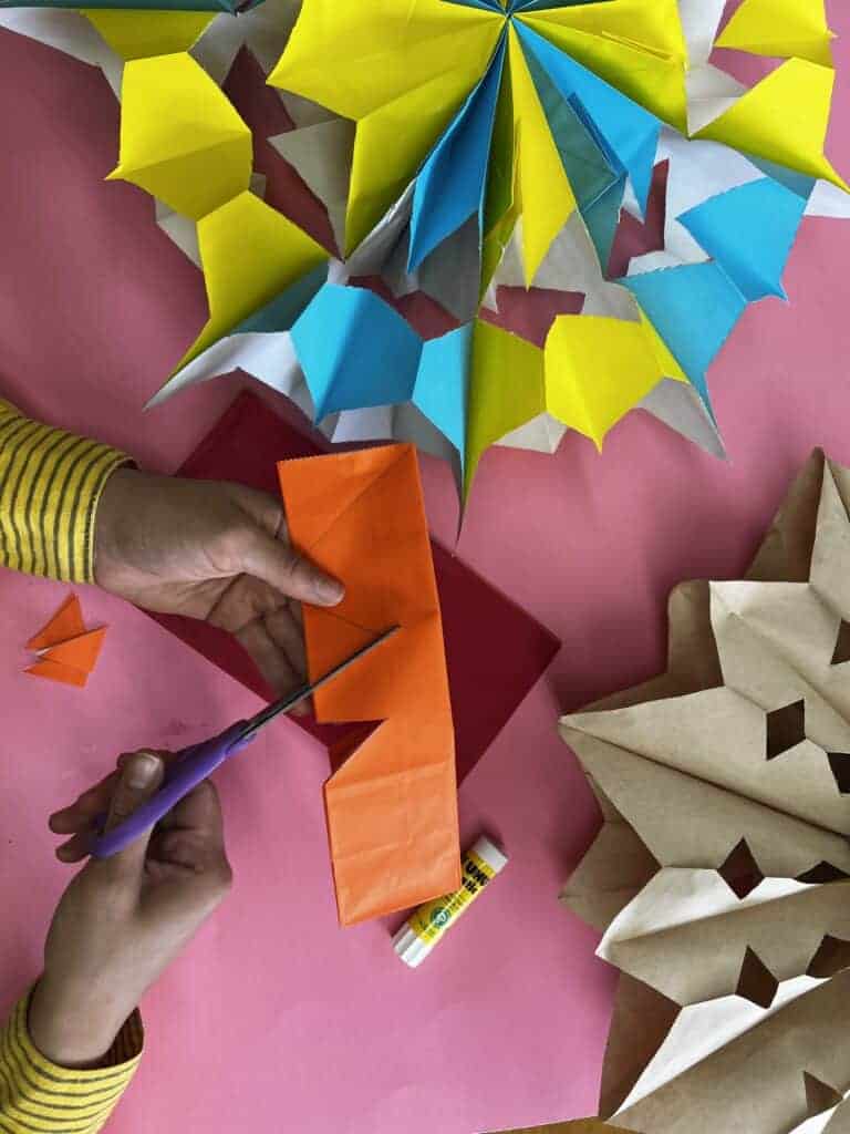 HolMarket_3DPaperSnowflakesWorkshop_5-768x1024